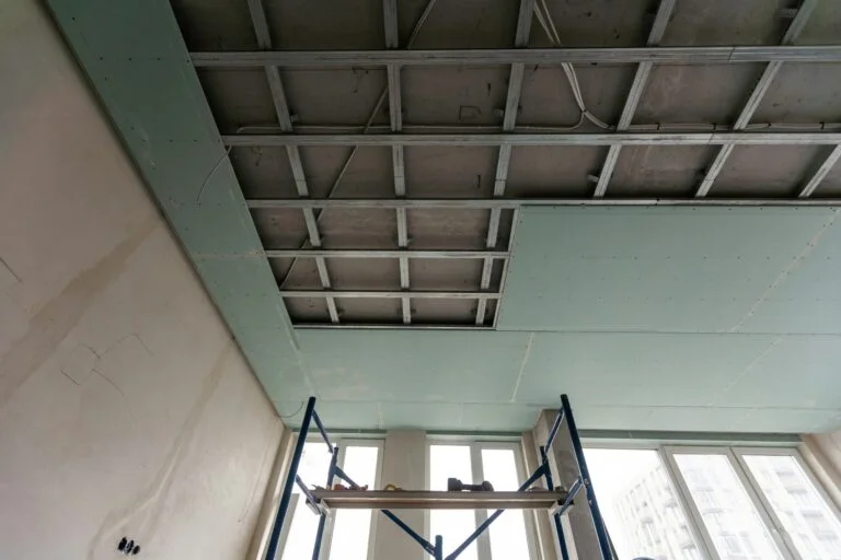 Ceiling installation with expert technicians In the room that is in the construction process